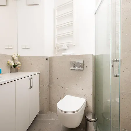 Krasinski Garden Deluxe By Bookinghost Daire *