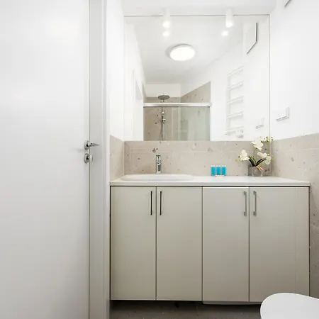 Krasinski Garden Deluxe By Bookinghost